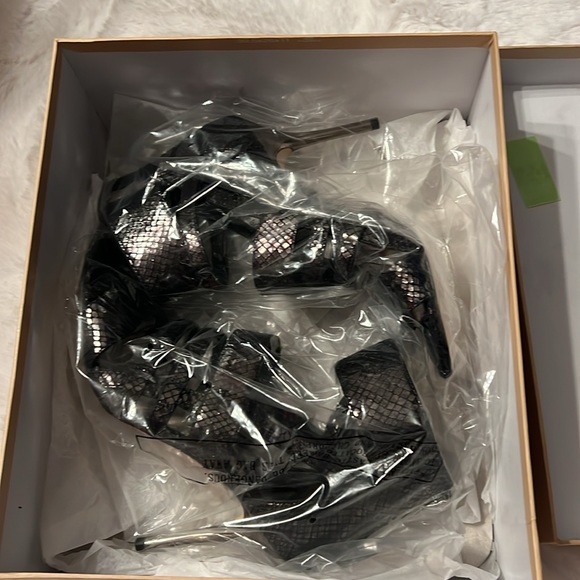 Size 7, SHILOH OPEN TOE MICHAEL KORS METALLIC LEATHER OPEN TOE HEELS.. NEW! - Picture 11 of 12